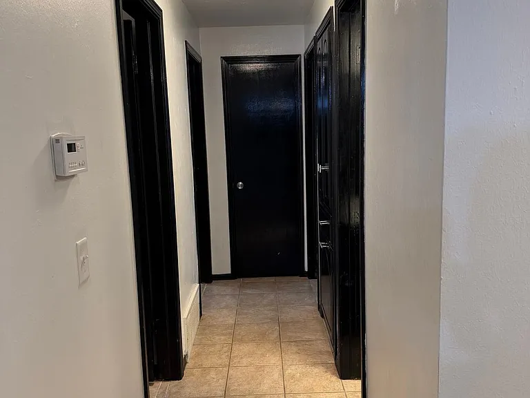 617 SW 10th St — Photo 9
