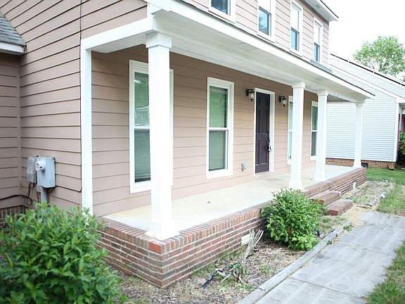 Large Porch on Cul-De-Sac