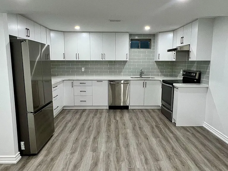 12 Schwalm Cres — Photo 3