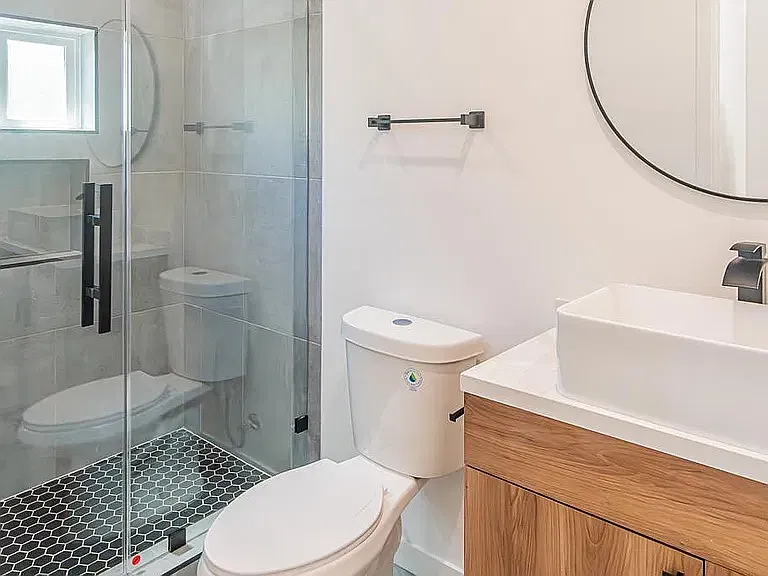4 bed, 1600 sqft, $4,400 — Photo 2