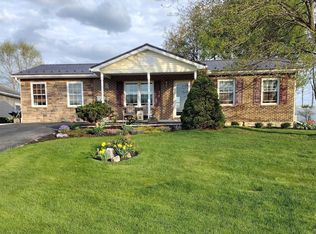 1626 Hawthorne Ln, Chambersburg, PA