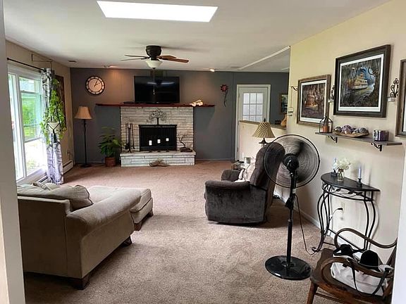 3rd image of 455 Greenbriar Pl