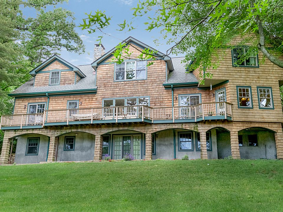1st image of 115 Lake Shore Dr