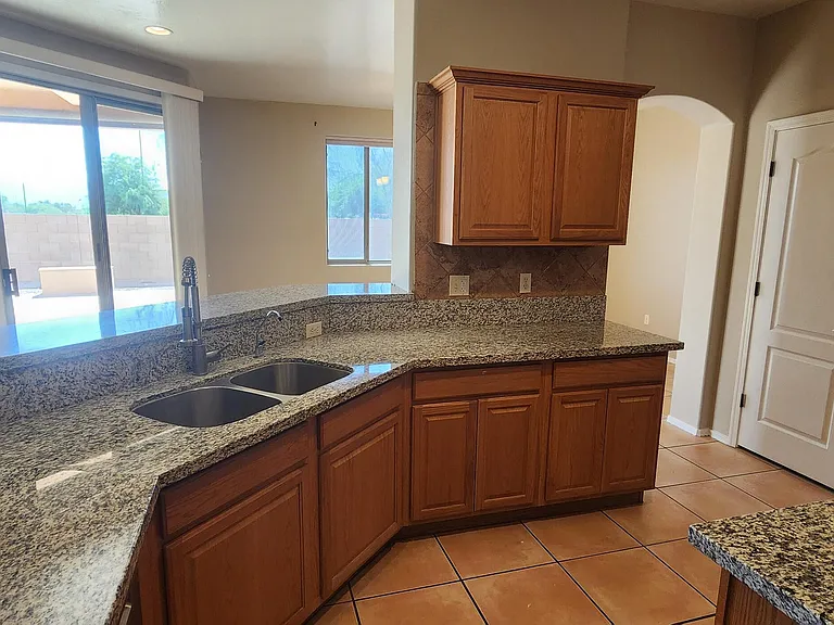 5453 N Little River Ln — Photo 2