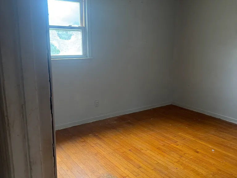 122 Kings Rd — Photo 8