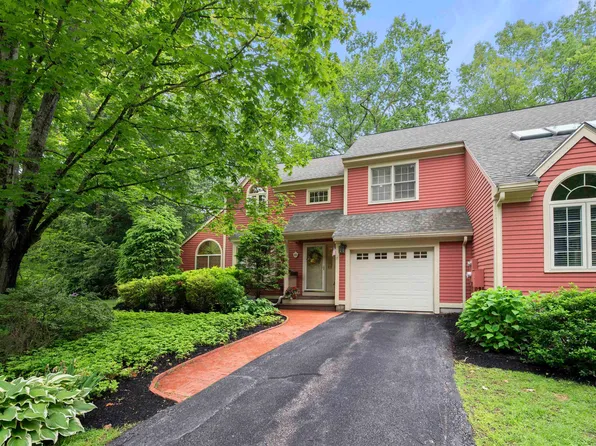60 Peninsula Drive, Stratham, NH 03885