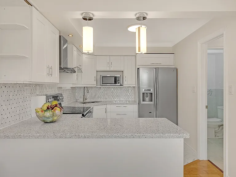 1345 Saint James Ave — Photo 19