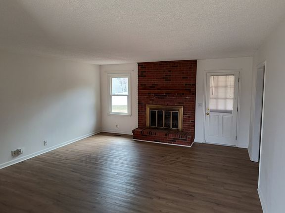 2nd image of 690 Deerfield Dr