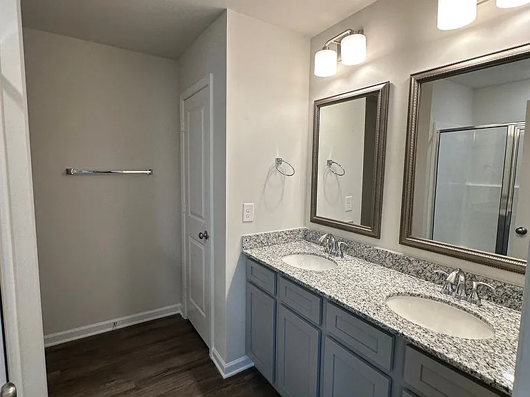 331 S Lake Ct — Photo 9
