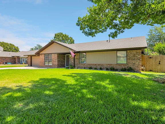 3rd image of 2127 Tanglewood Dr #D