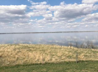 5825 Sandstone Point Rd, Beulah, ND 58523