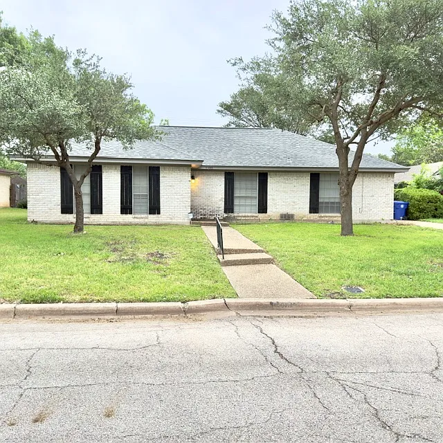 Building Photo - 5600 Lake Highlands Dr