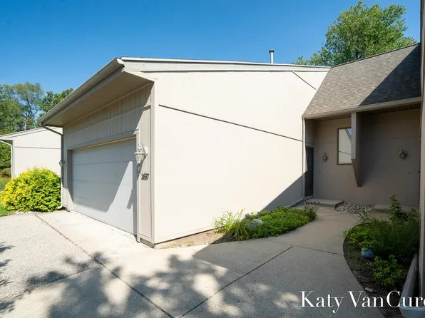 2697 Limestone Ln NE, Grand Rapids, MI 49525
