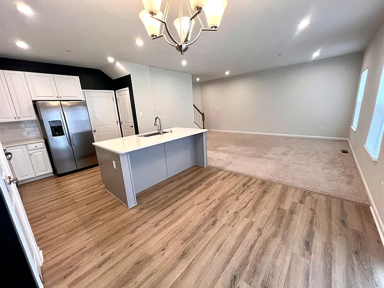 250 Cranesbill Dr — Photo 7