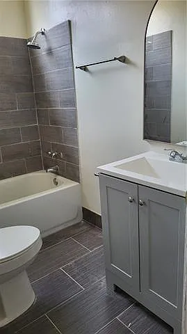 3 bed, 1.0 bath, 864 sqft, $1,200 — Photo 4