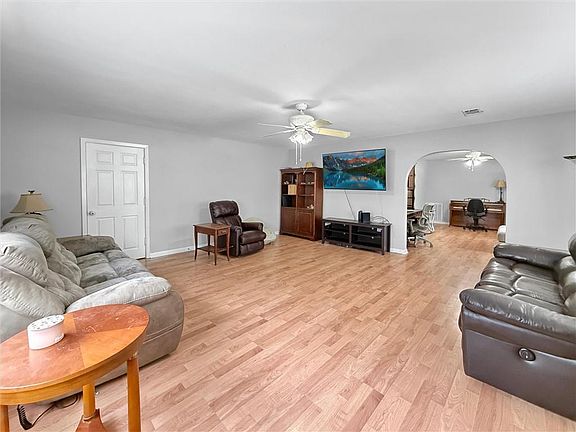 3rd image of 1019 Saint Scholastica St