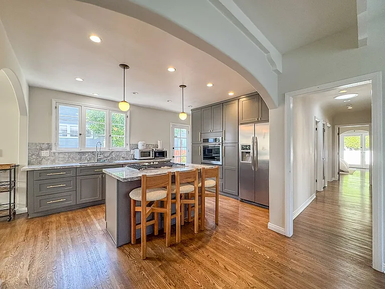 345 Westbourne Dr — Photo 14