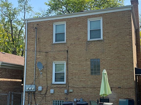 4th image of 1040 Linden Ave
