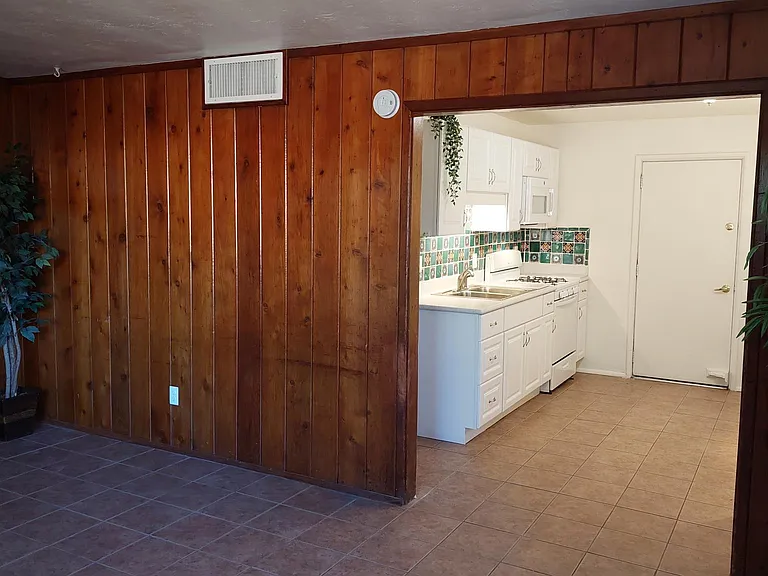 E Blacklidge Dr — Photo 10
