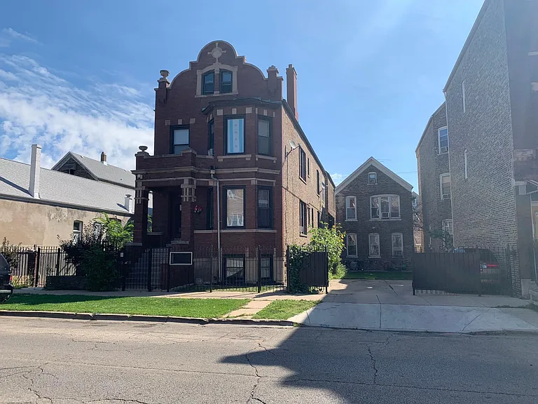 2353 S Whipple St #2 — Photo 31