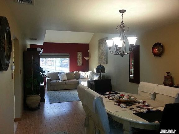 5th image of 11 Elaine Pl