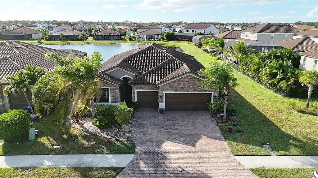 4 bed, 3.0 bath, 2231 sqft, $3,800 — Photo 4