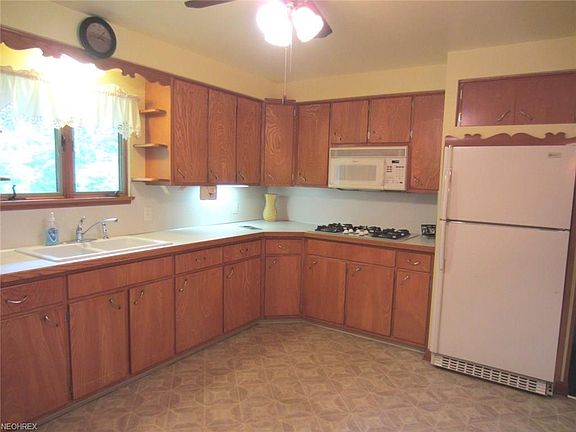2nd image of 35442 Keller St