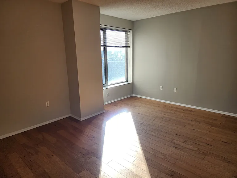 201 W Fulton St — Photo 48