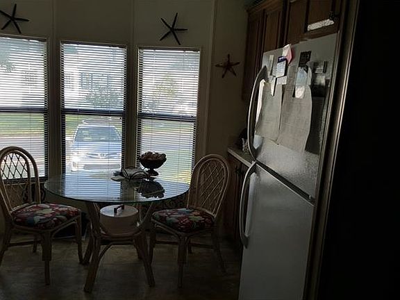 3rd image of 269 Bainbridge Dr
