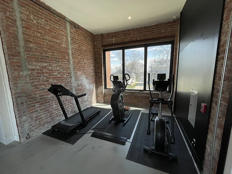 Dahlman Flats — Photo 24