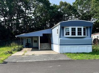 40 Ticonderoga Dr, Bohemia, NY 11716