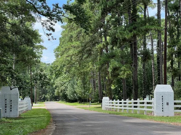 28 Oak Pine Dr, Livingston, TX 77351