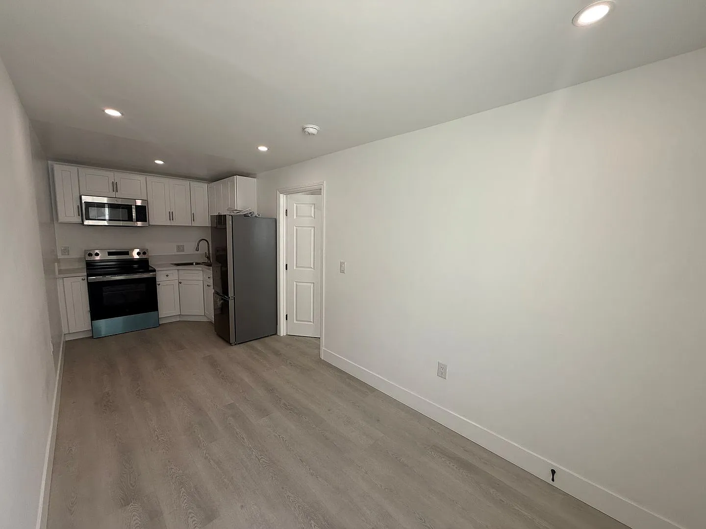 Makee Ave Apartments - 6616 Makee Ave., Llc. — Photo 4