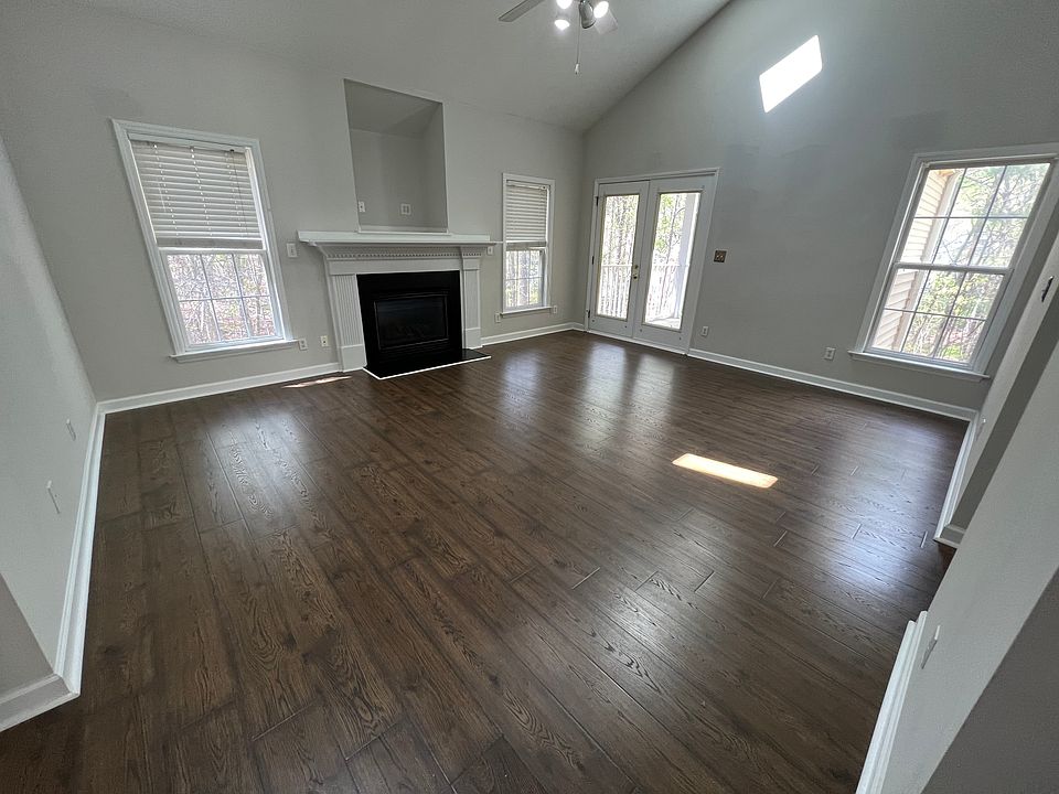 1st image of 331 Glenolden Ct