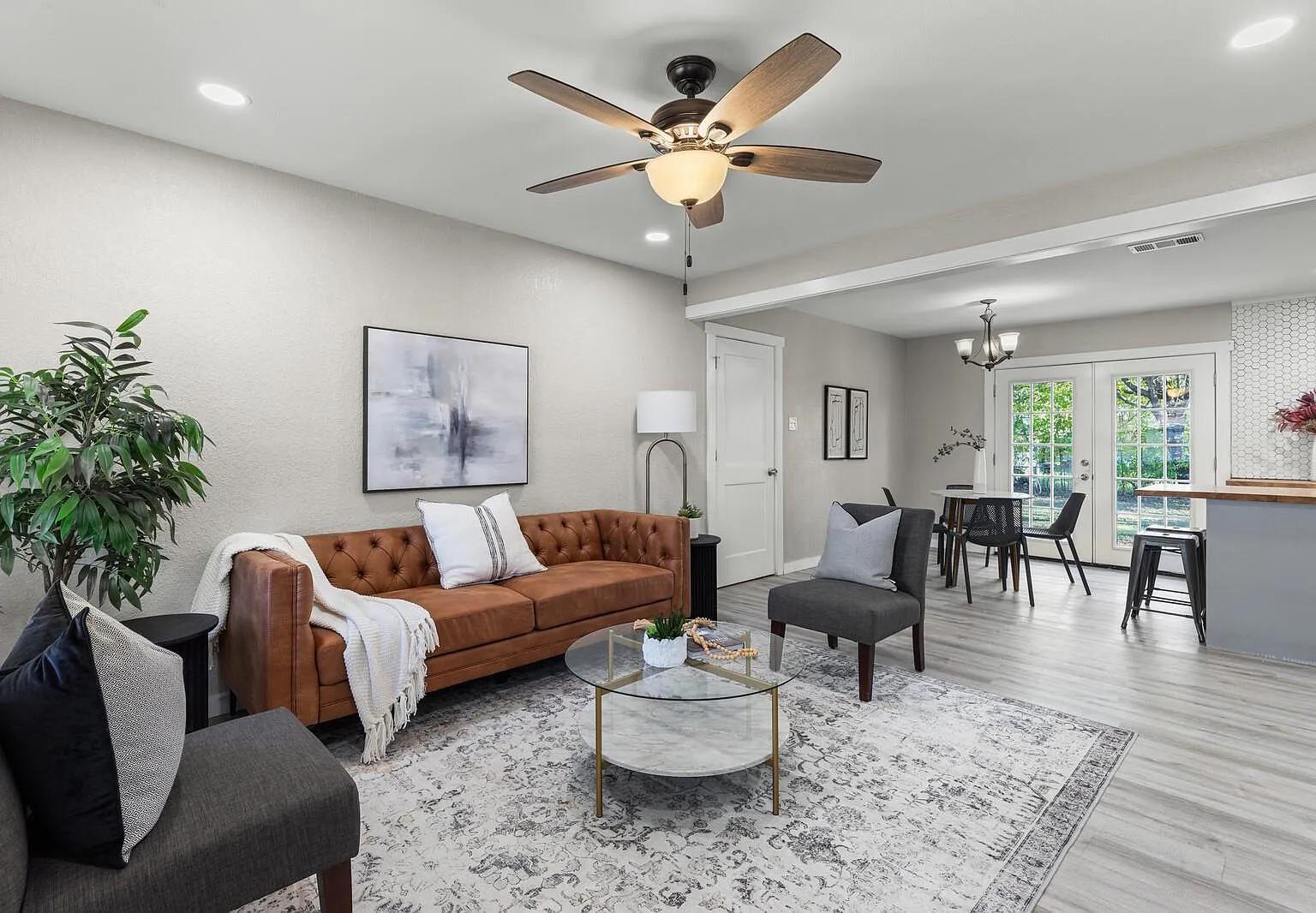 3 bed, 1.5 bath, 1048 sqft, $1,700 — Photo 2