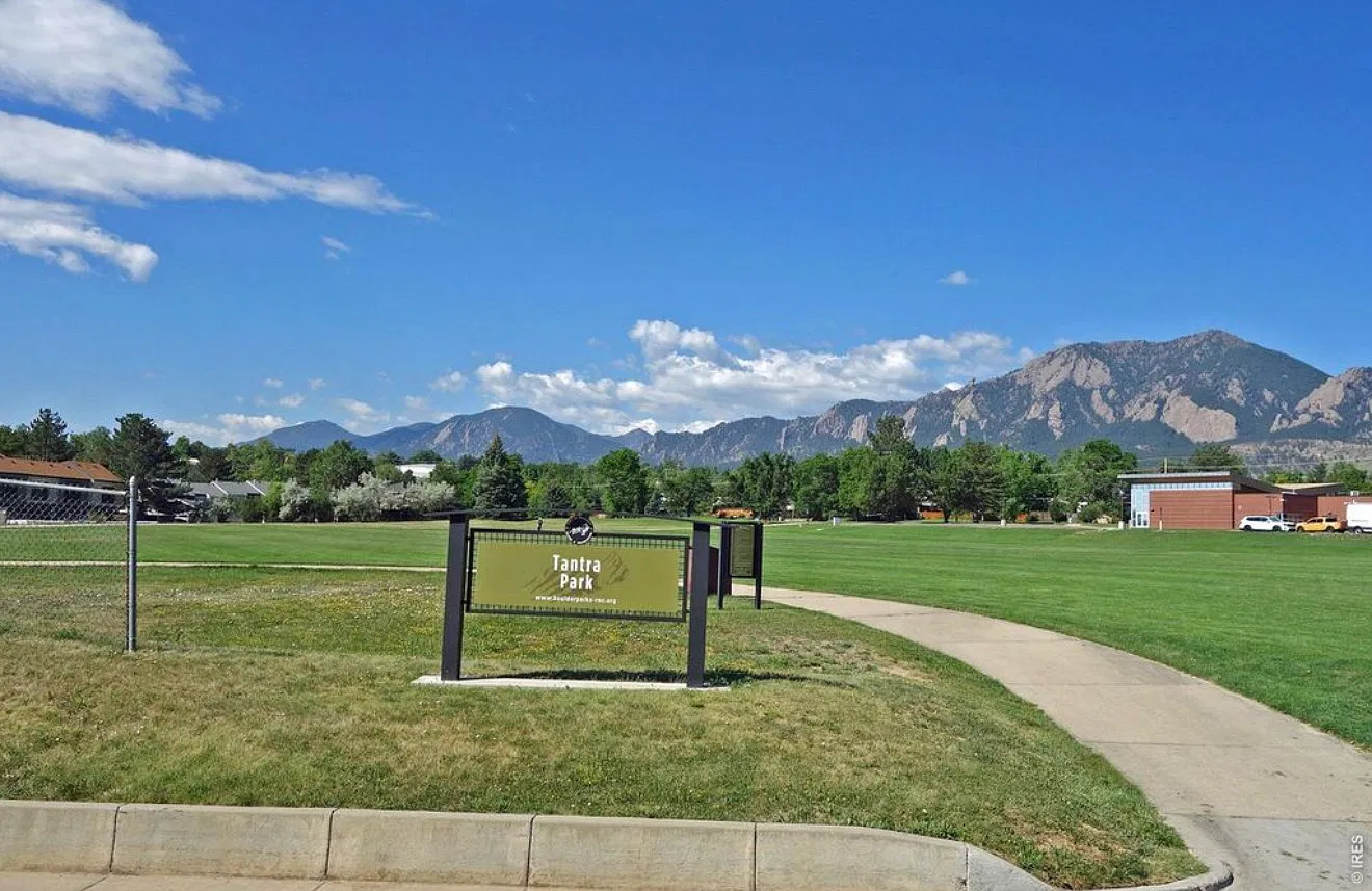 2 bed, 816 sqft, $2,100 — Photo 1