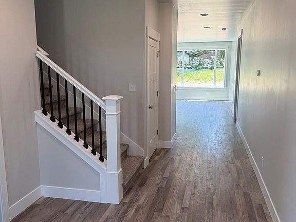 3rd image of 626 Ivy Ridge Ln