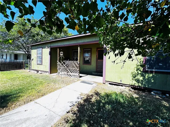 606 E Prairie St, Cuero, TX 77954
