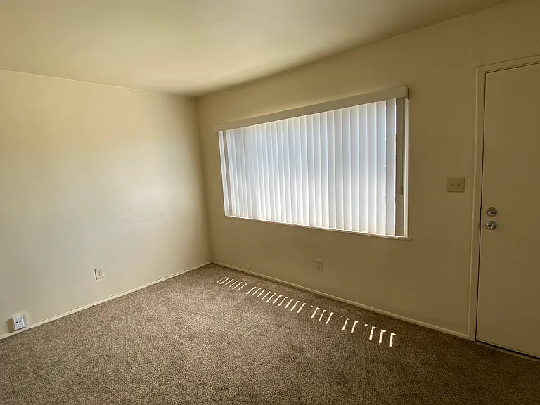 2722 Fairmount Ave — Photo 5