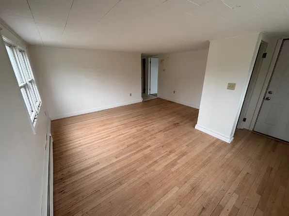 1322 Main St APT 4, Sanford, ME 04073