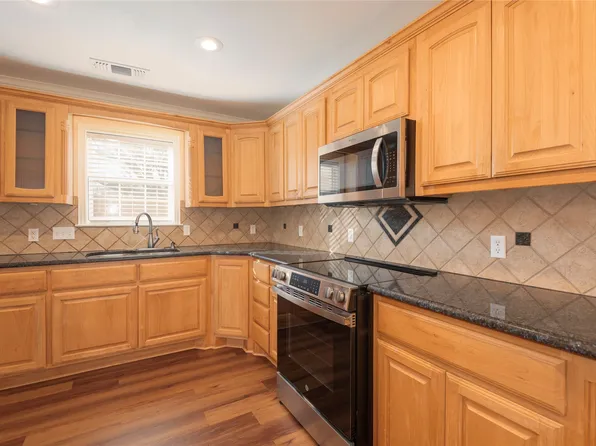 806 S Western Hills Dr, Howe, TX 75459