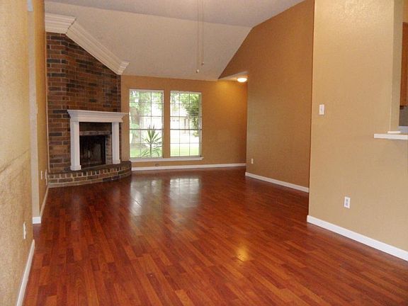 4th image of 3714 Clover Ln