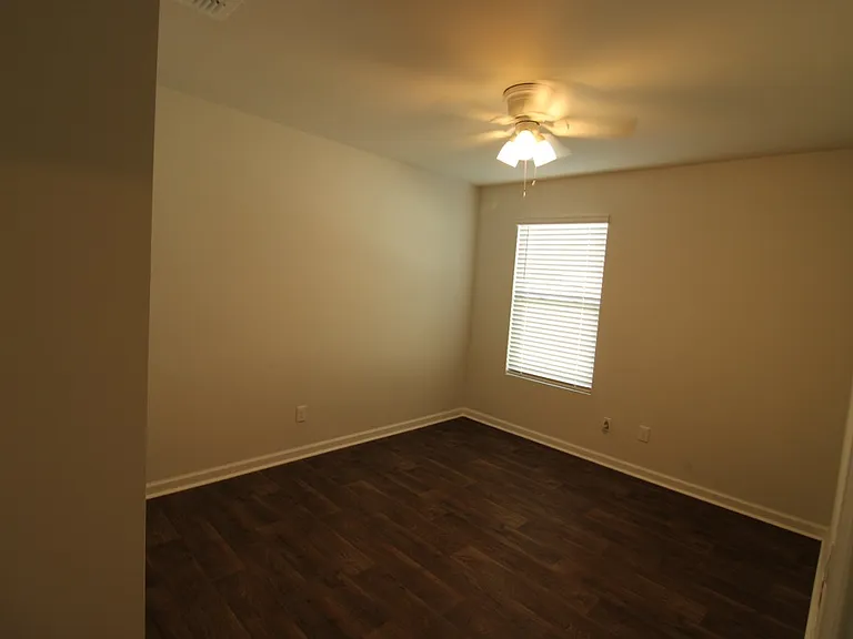 507 Autumns Wood Cir W — Photo 9