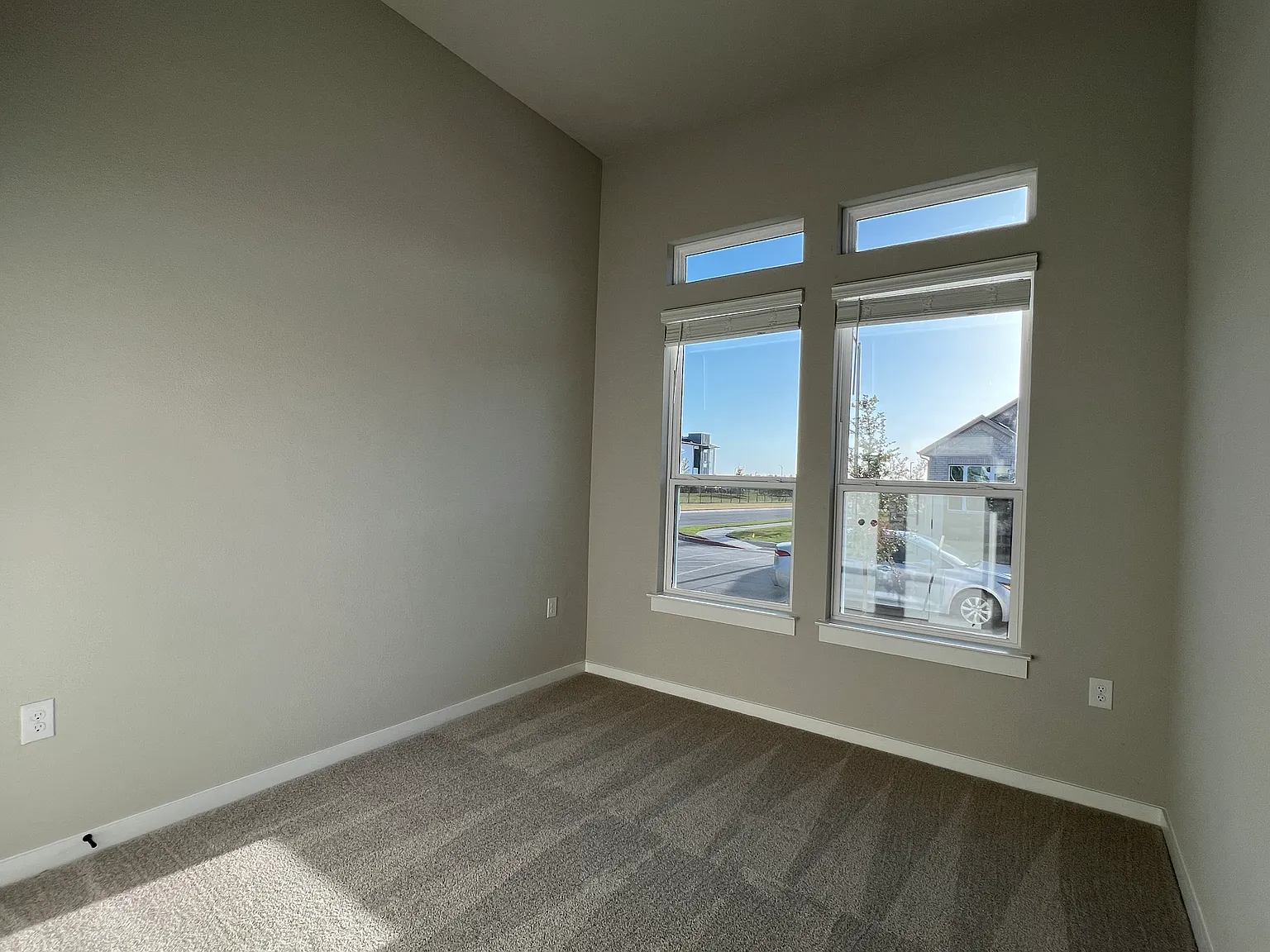 4 bed, 2434 sqft, $2,900 — Photo 4