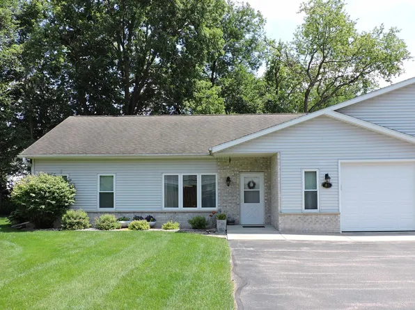 1009 Edgewater Rd, Fort Atkinson, WI 53538