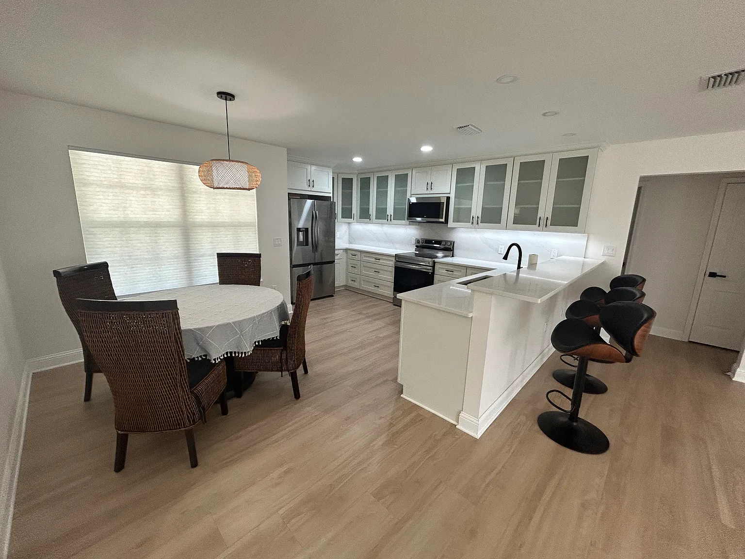 3 bed, 1665 sqft, $2,495 — Photo 2