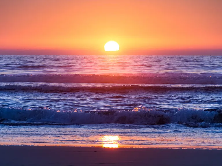 2 short blocks to sand and sunsets