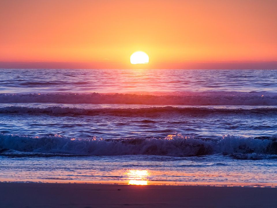 2 short blocks to sand and sunsets