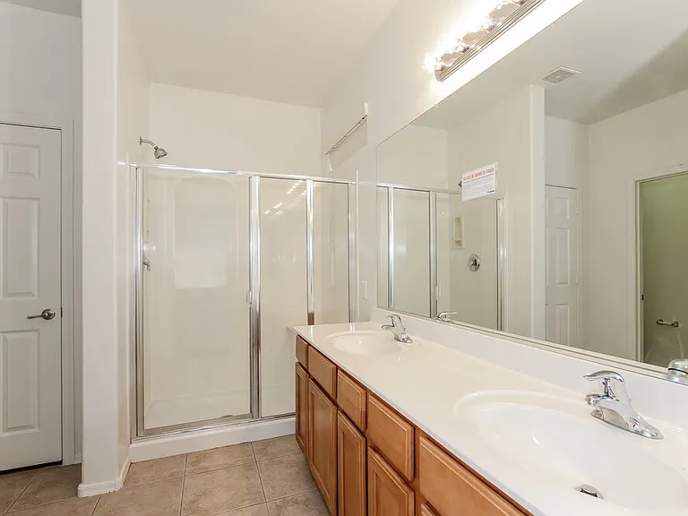 17722 W Marshall Ln — Photo 8