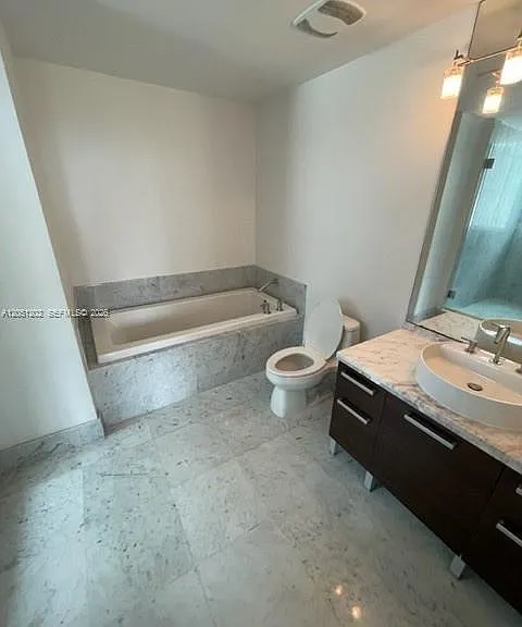 253 NE 2nd St #1202 — Photo 15
